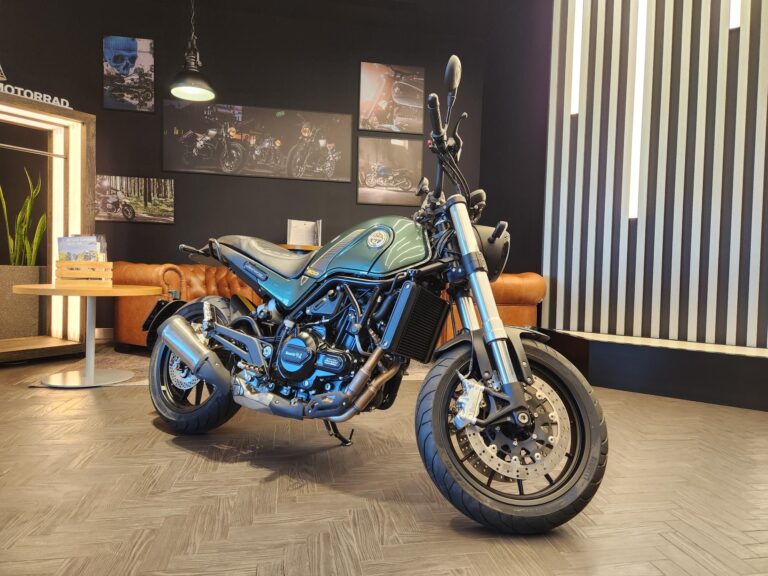 4c216f99e5c8588c53b5c8613f9c0383